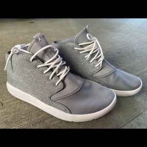 Youth Jordans size 7 / womens 8 worn once